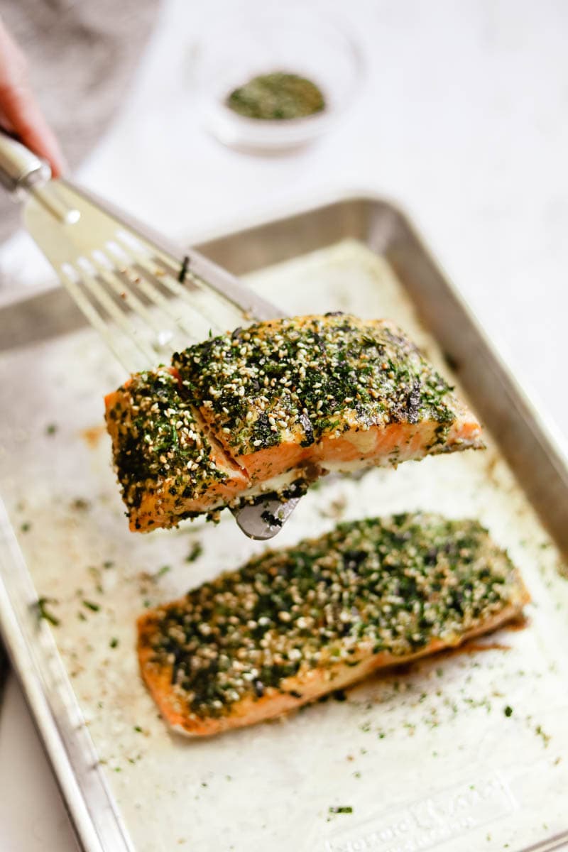 Baked salmon filet on a fish spatula with sprinkled furikake on top.