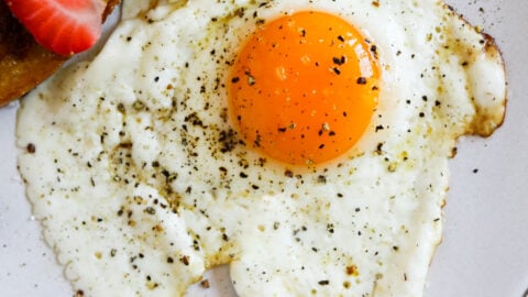 https://theheirloompantry.co/wp-content/uploads/2022/06/how-to-fry-eggs-perfectly-in-4-ways-the-heirloom-pantry-480x270.jpg