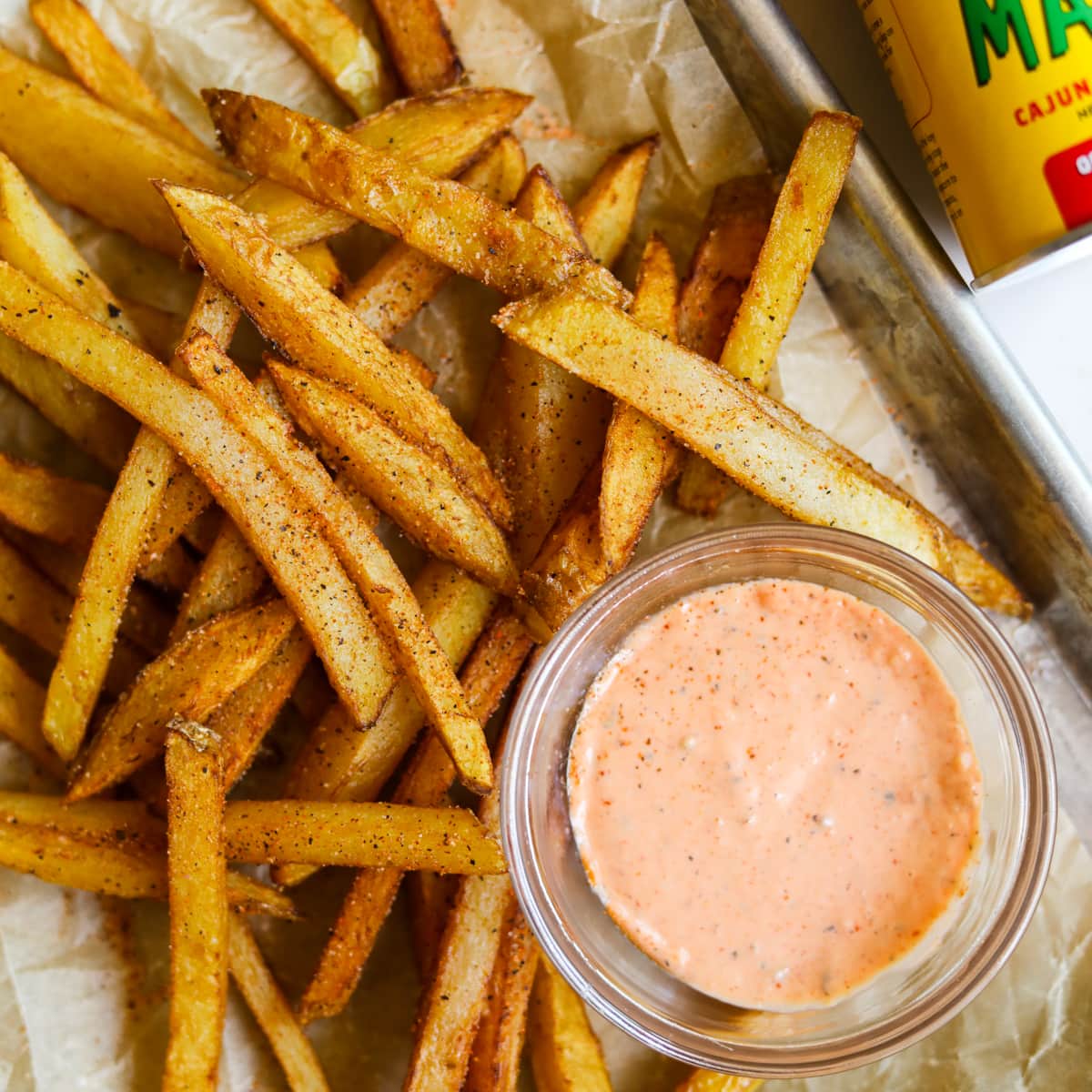 https://theheirloompantry.co/wp-content/uploads/2022/06/spicy-cajun-fries-with-sriracha-aioli-the-heirloom-pantry-04.jpg