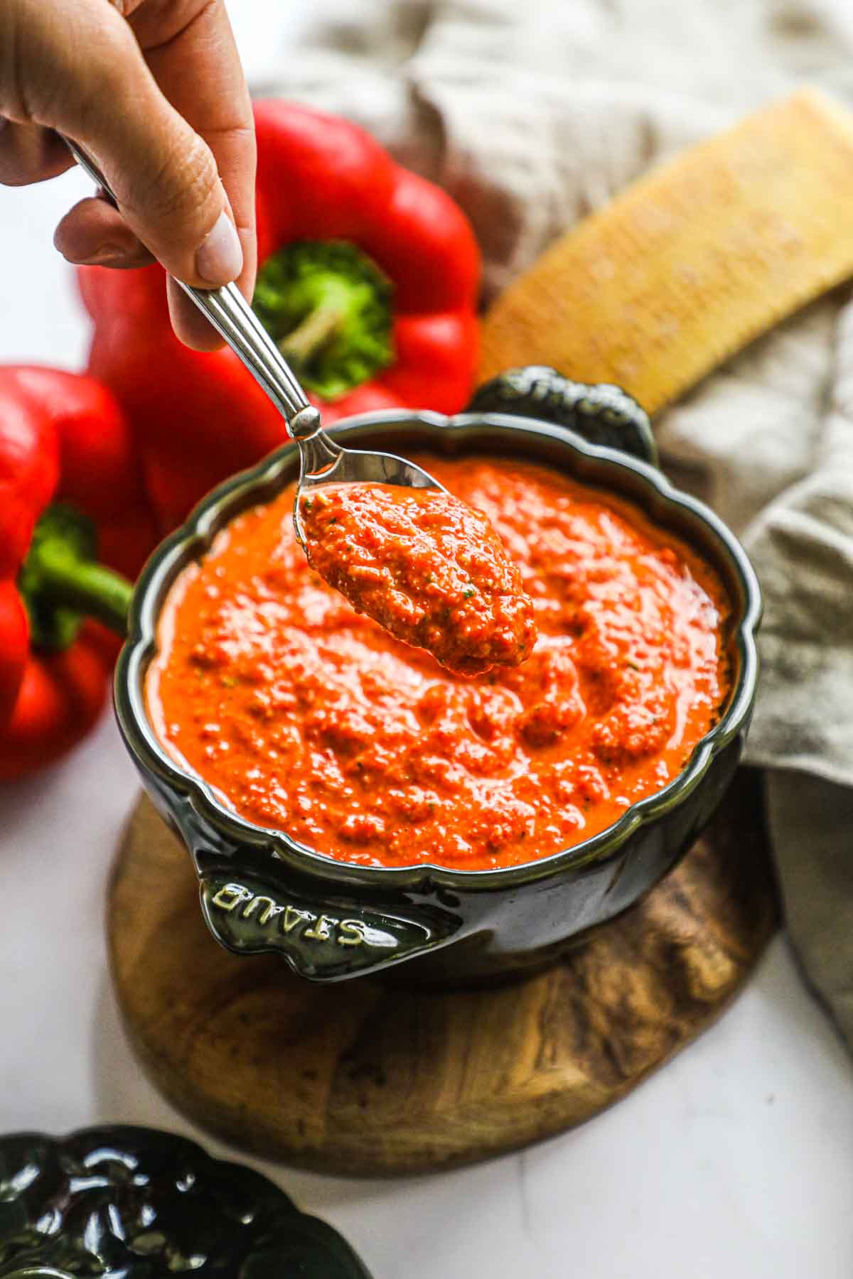 Roasted red pepper pesto with pecorino romano, parmigiano-reggiano, basil, and garlic blended and served in a cocotte for pasta, crostini, sandwiches, and more.